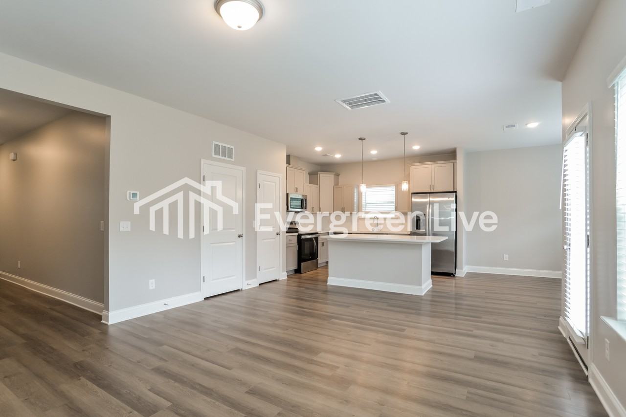 7032 Wistwood Ln - Photo 3 of 10