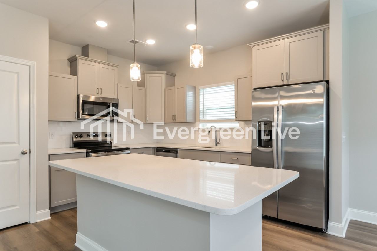 7032 Wistwood Ln - Photo 4 of 10