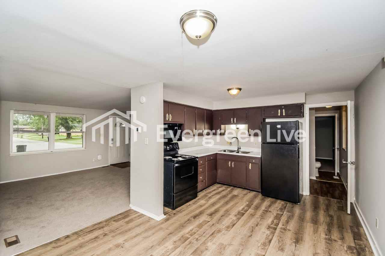 10407 Chris Dr - Photo 2 of 15