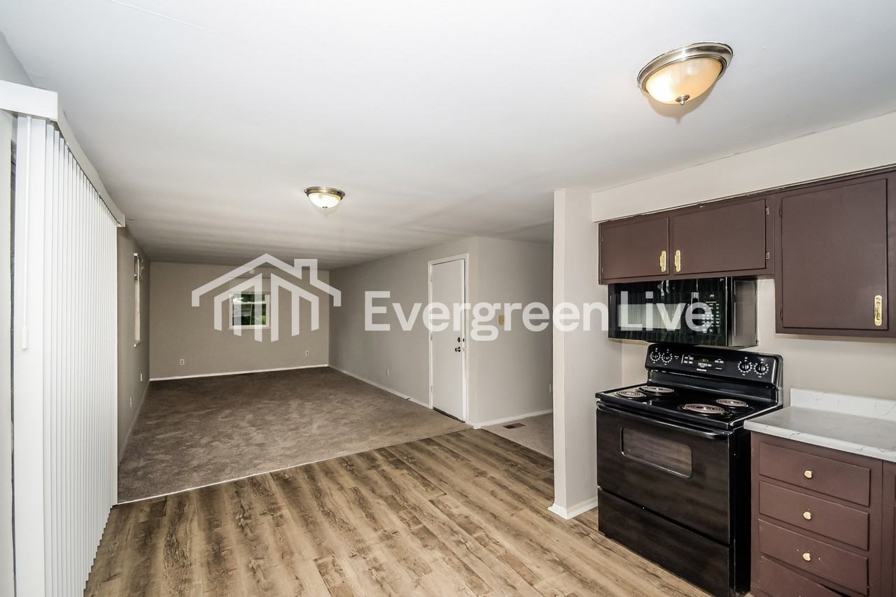 10407 Chris Dr - Photo 3 of 15