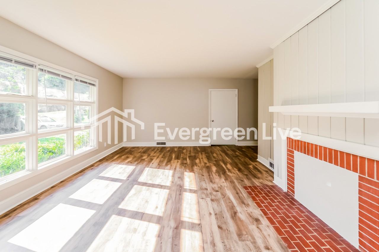 2832 Loch Dr - Photo 2 of 15