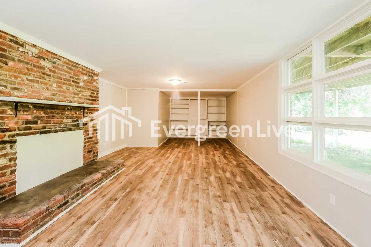 2832 Loch Dr - Photo 3 of 15