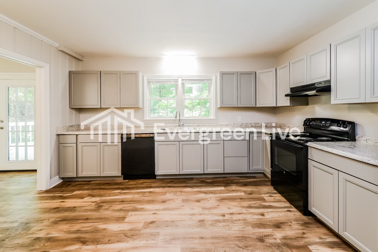 2832 Loch Dr - Photo 4 of 15