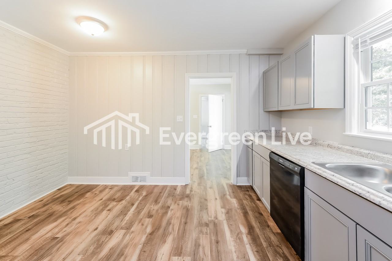 2832 Loch Dr - Photo 7 of 15
