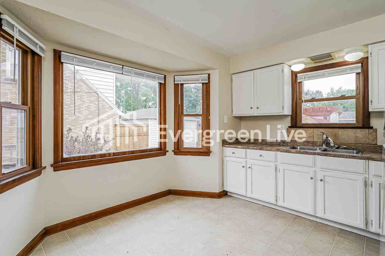 141 W Norwich St - Photo 2 of 15
