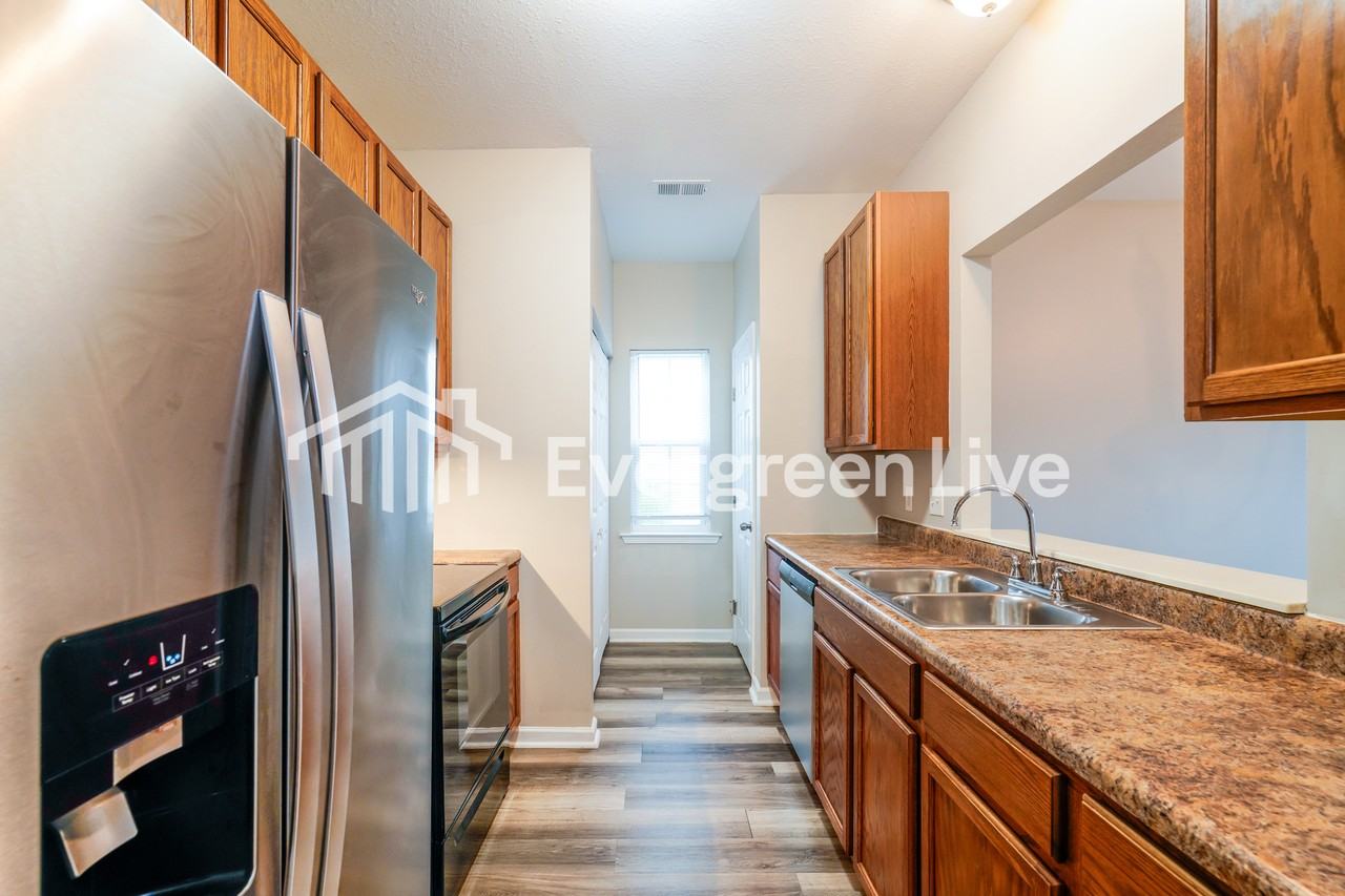 448 Riglaw Cir - Photo 3 of 15