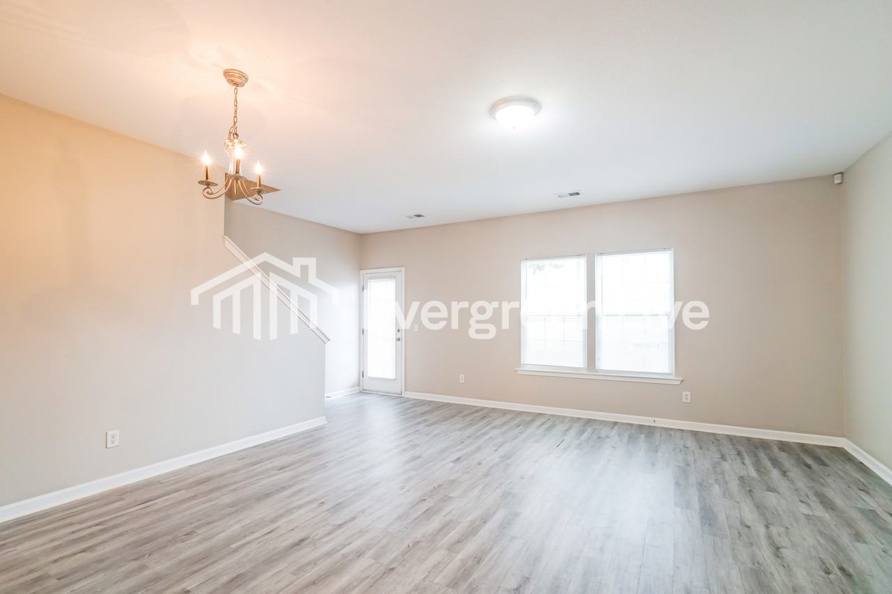 448 Riglaw Cir - Photo 4 of 15
