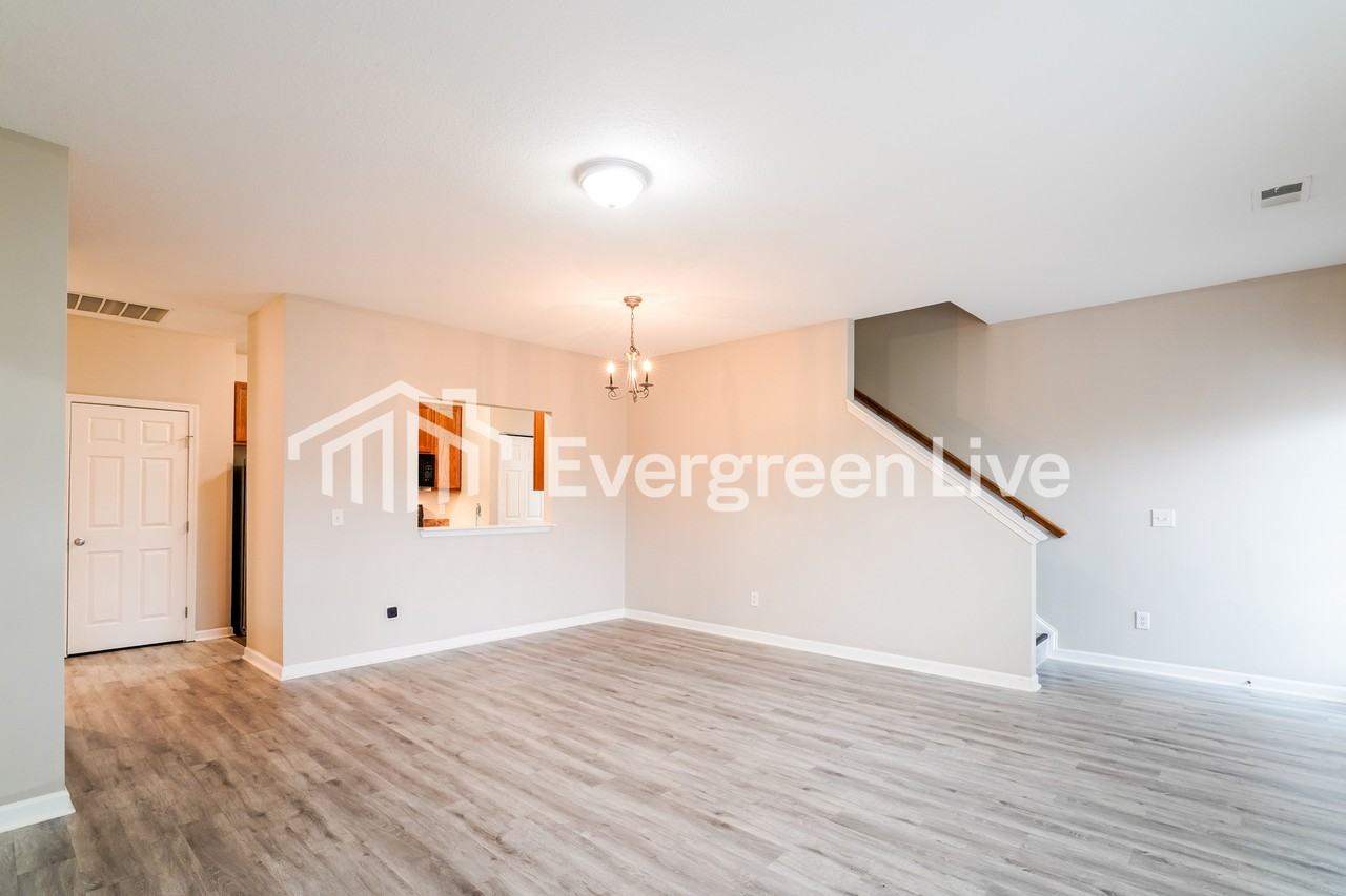 448 Riglaw Cir - Photo 5 of 15