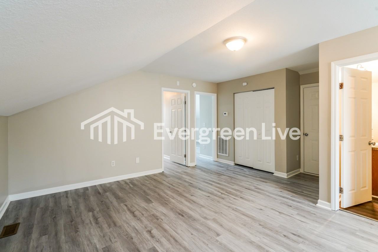 448 Riglaw Cir - Photo 7 of 15