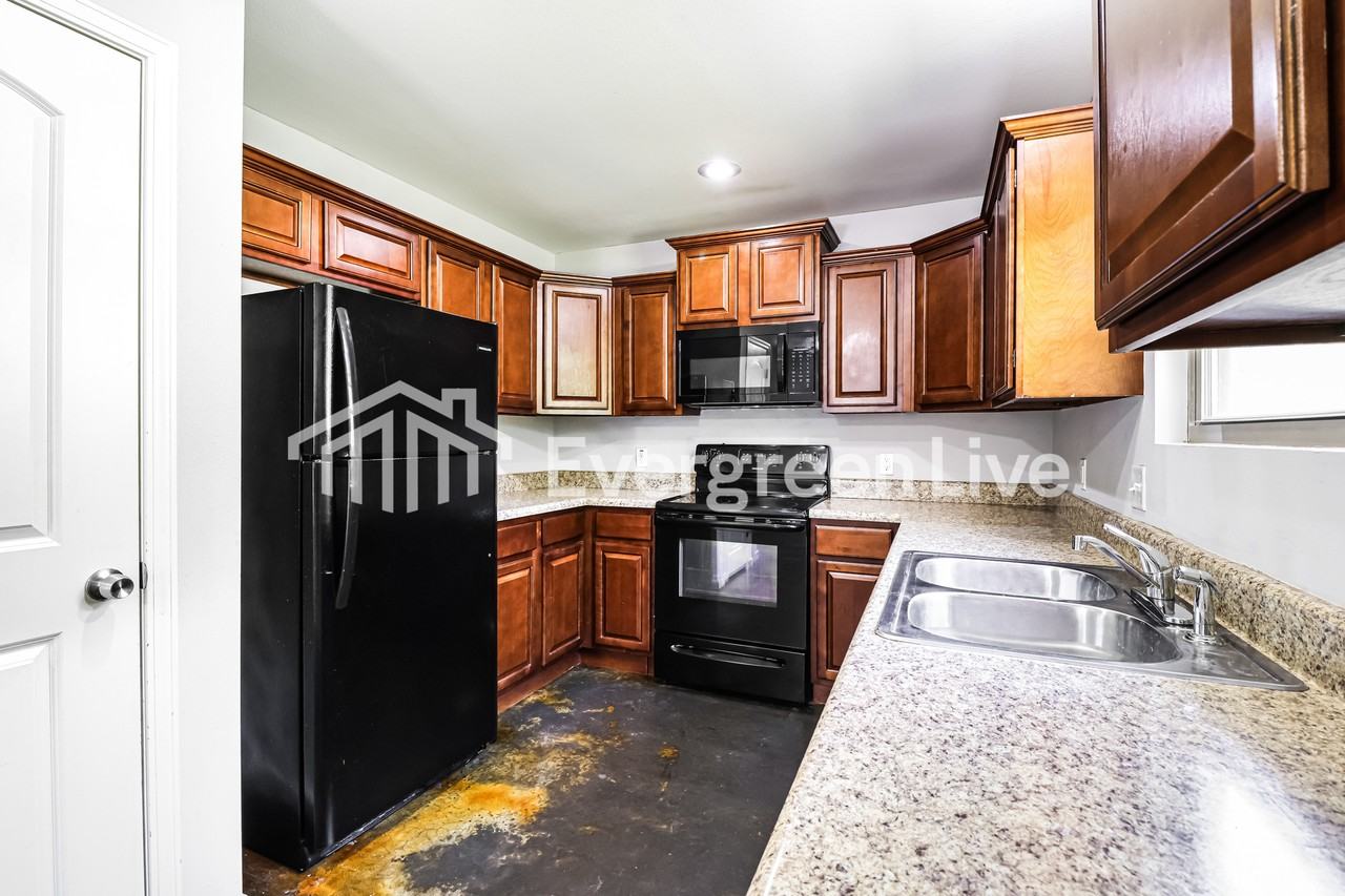 1298 Ridge Rd - Photo 3 of 15