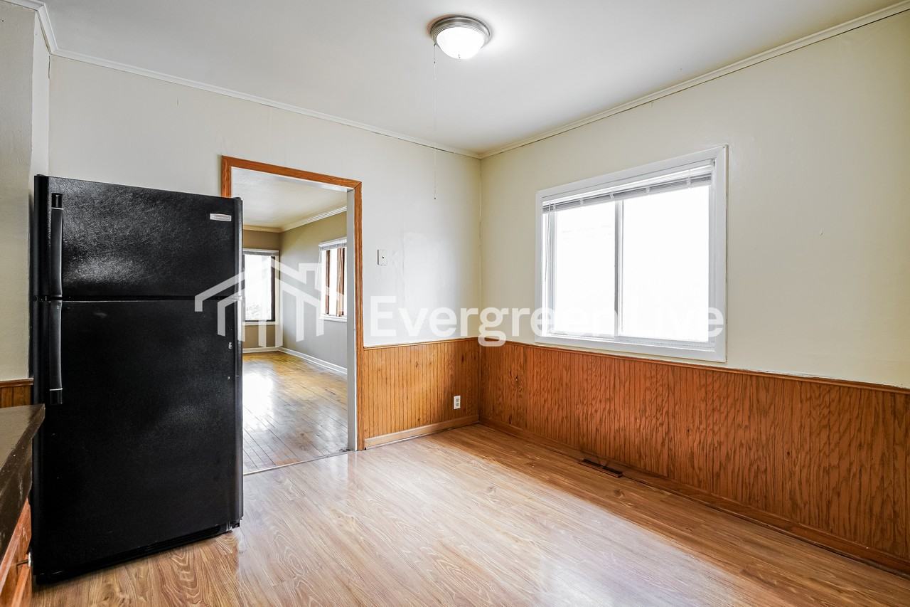 315 S 60th St - Photo 2 of 15