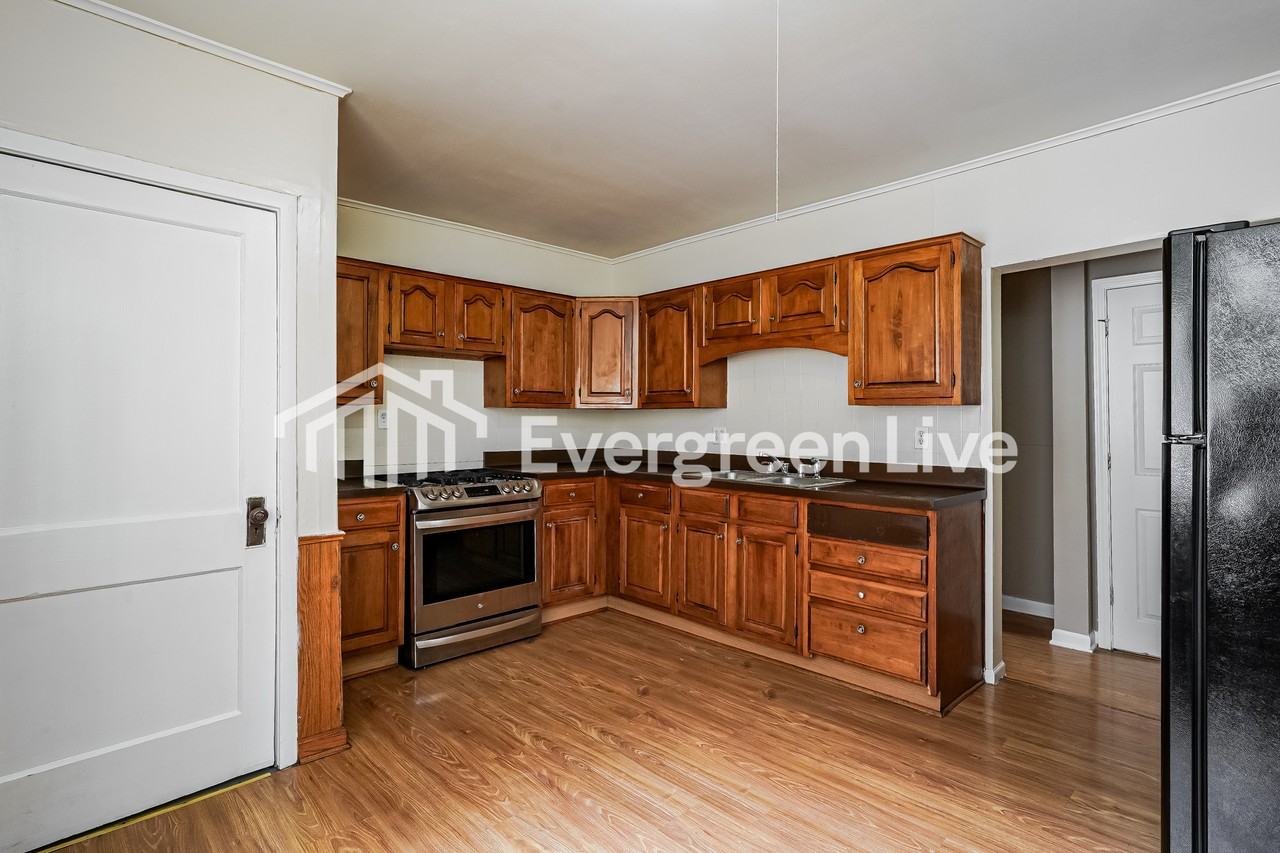 315 S 60th St - Photo 3 of 15