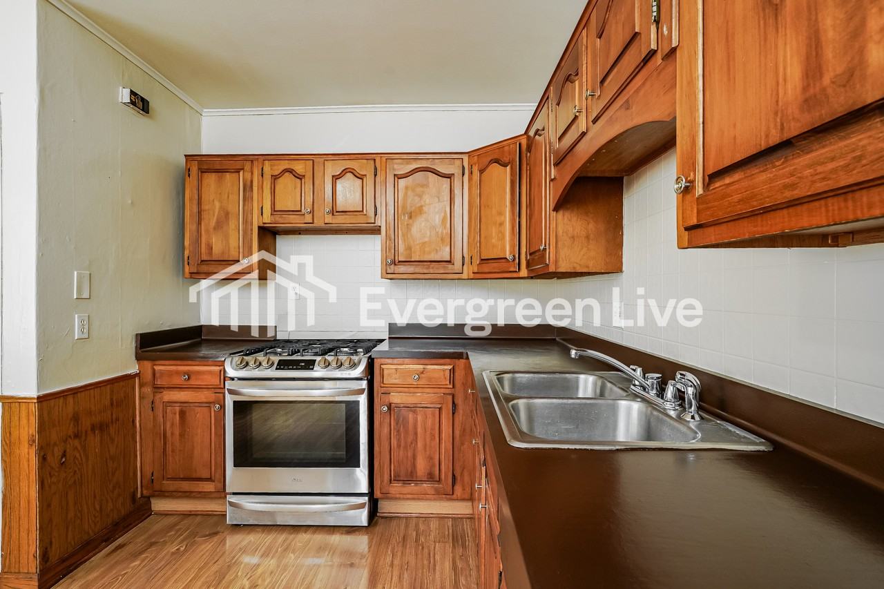 315 S 60th St - Photo 4 of 15