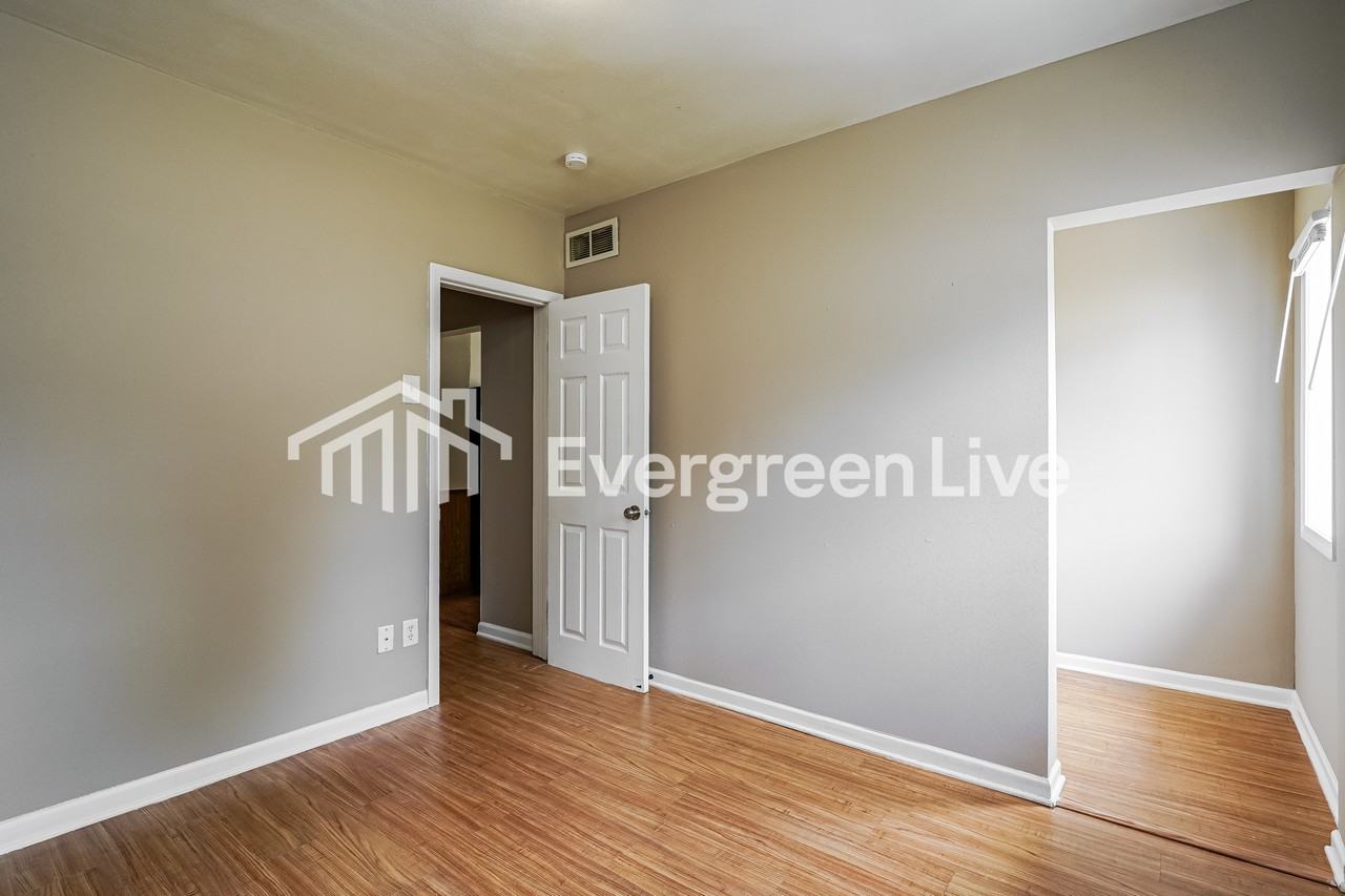315 S 60th St - Photo 7 of 15