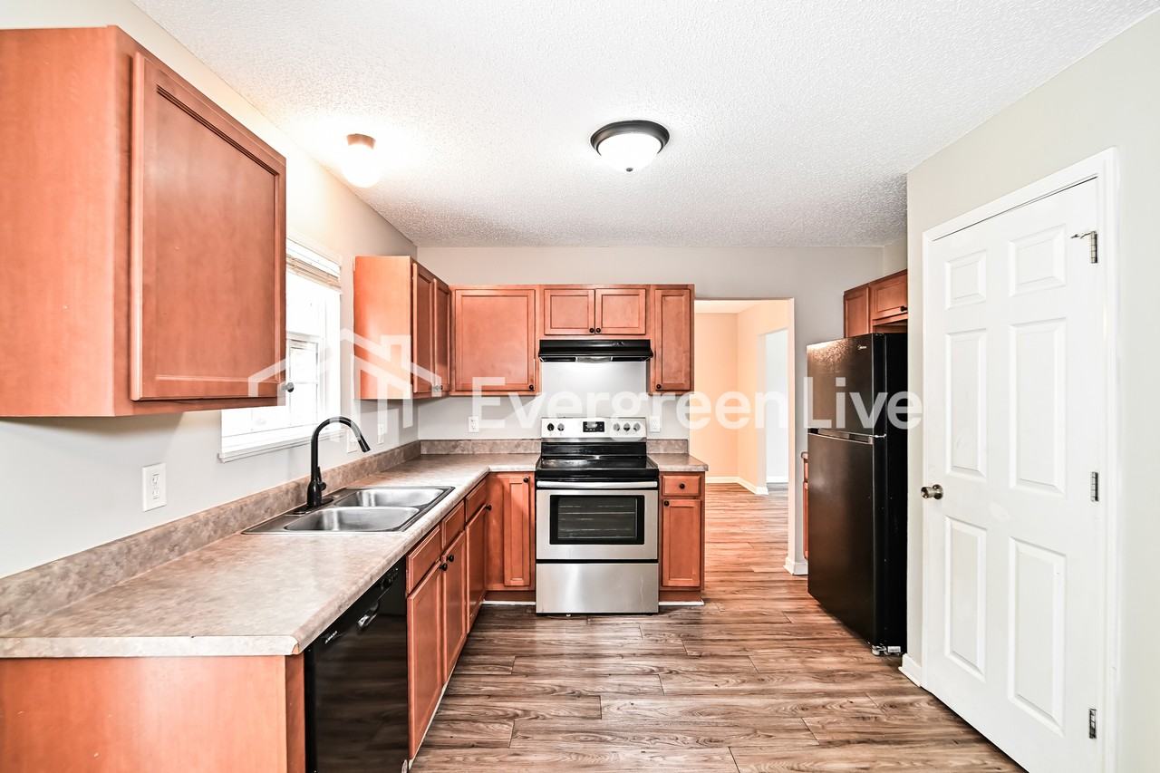 2283 Wilkinson Dr - Photo 2 of 15