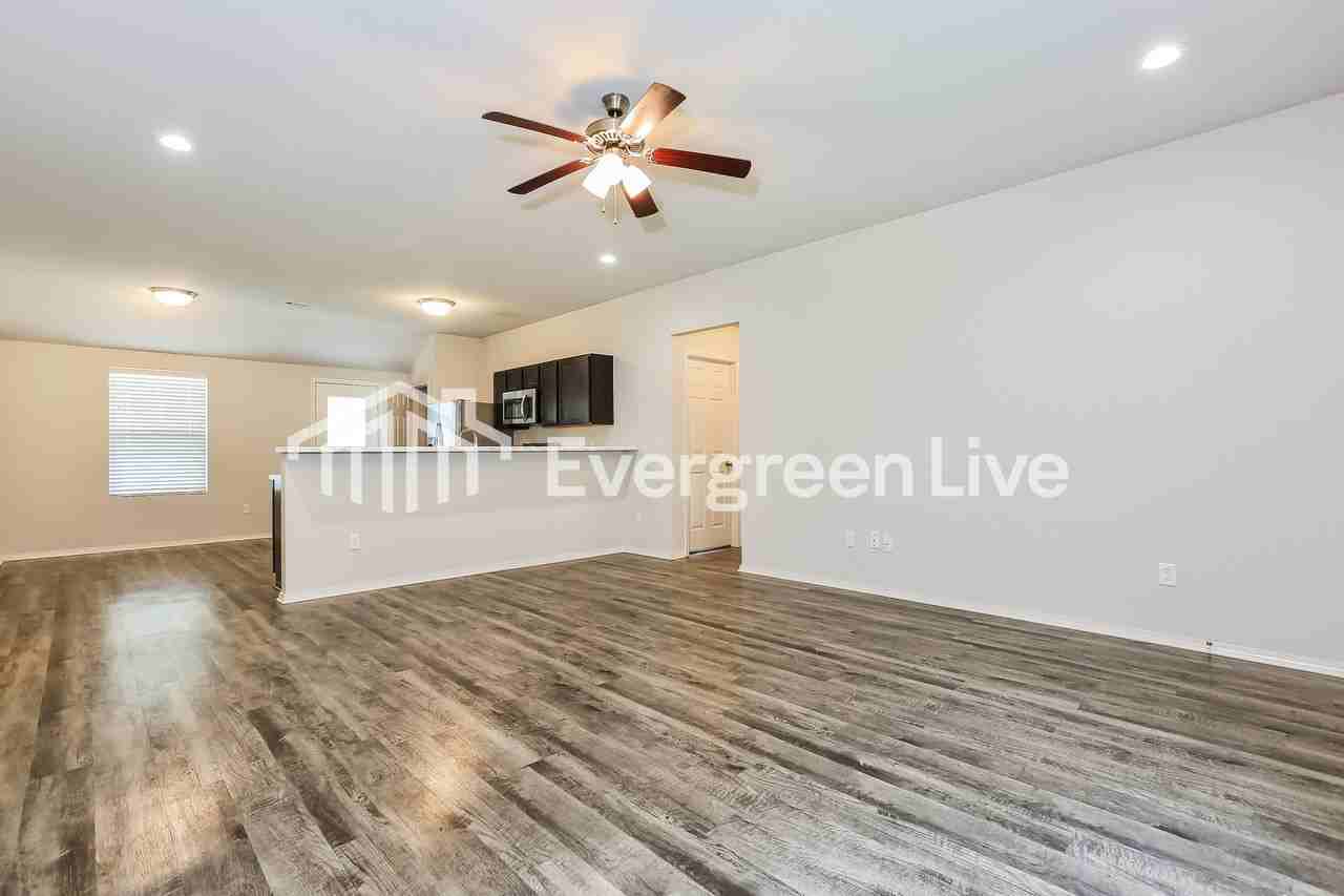 101 Cedar Creek Loop - Photo 4 of 15