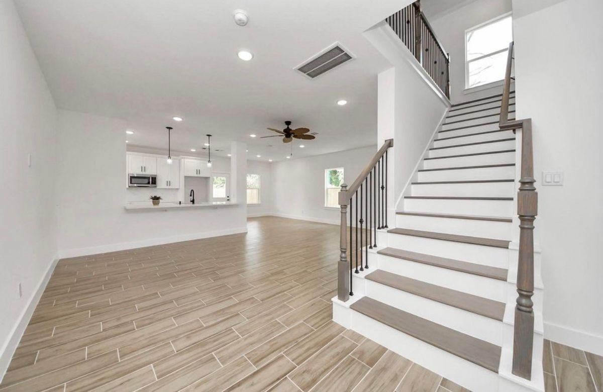 769 Marjorie St - Photo 3 of 4