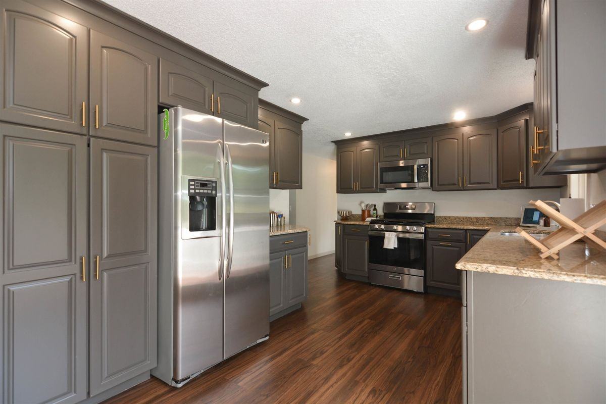 49 Academy Ave - Photo 2 of 32