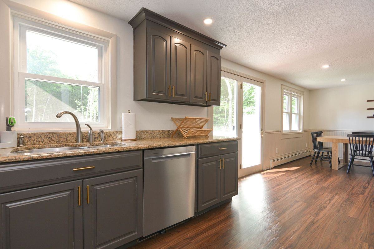 49 Academy Ave - Photo 3 of 32