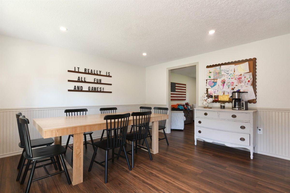 49 Academy Ave - Photo 5 of 32