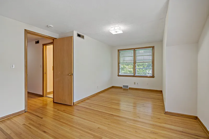 2549 35th Ave S - Photo 4 of 19