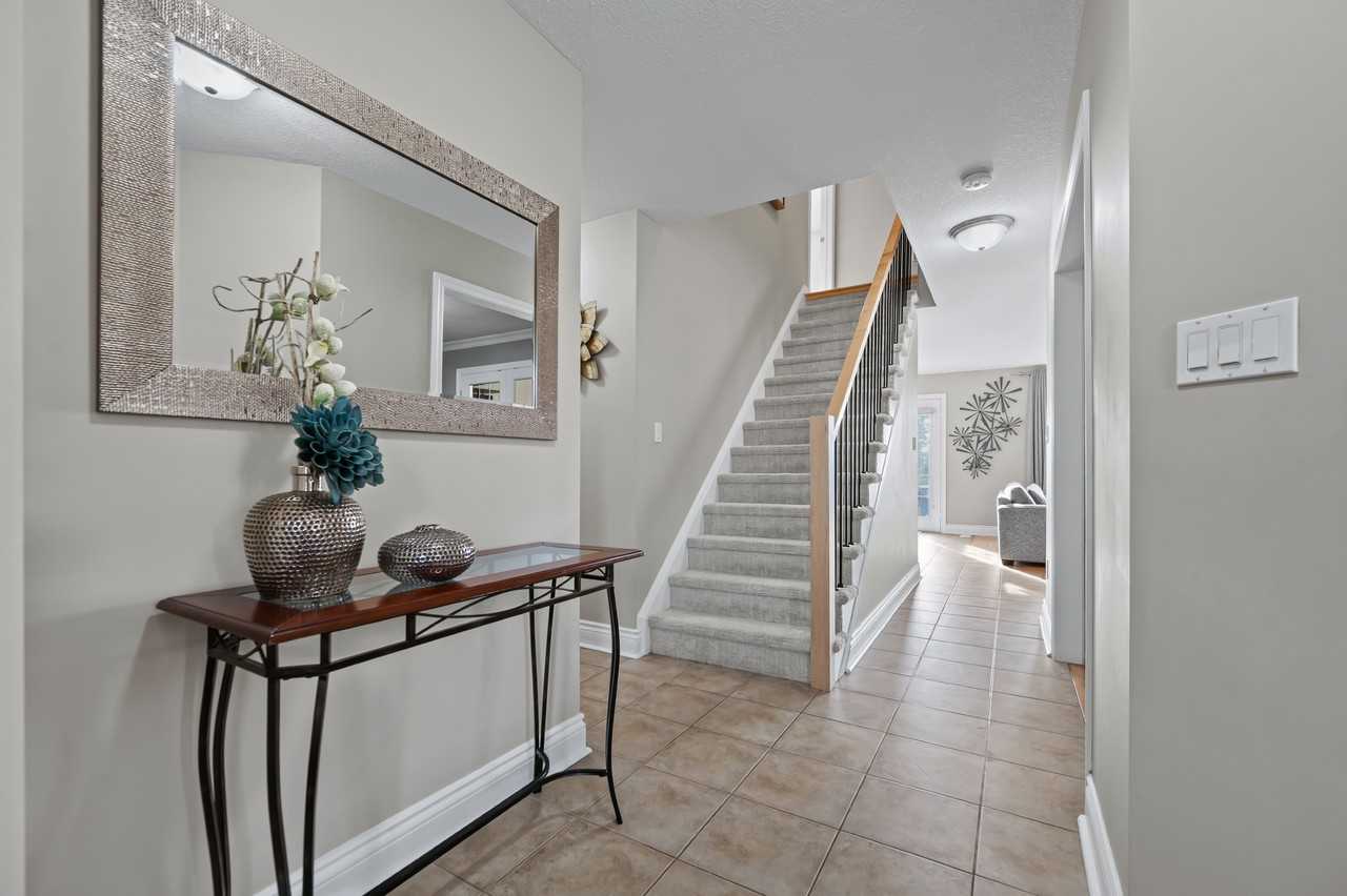 173 Hawkins Drive, Cambridge - Photo 3 of 19