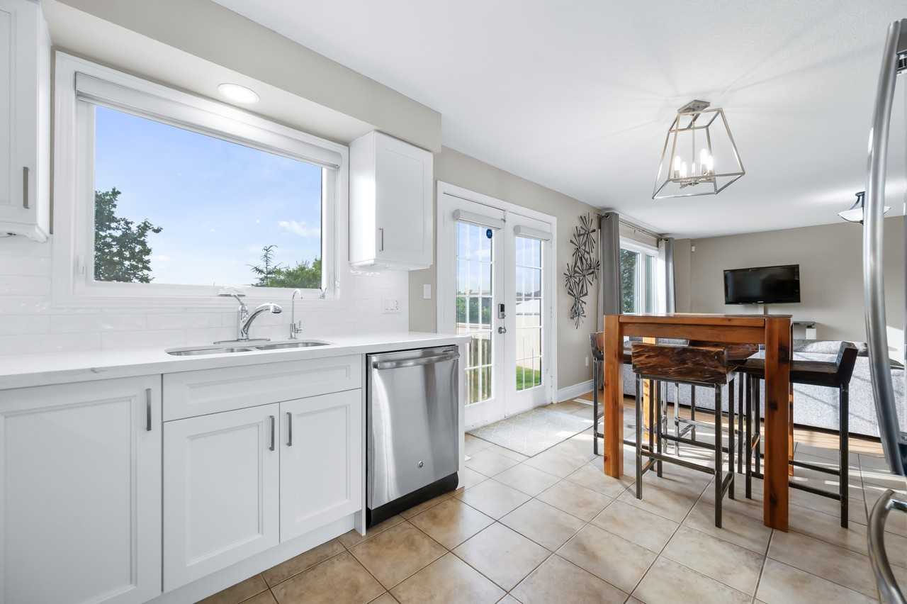 173 Hawkins Drive, Cambridge - Photo 6 of 19