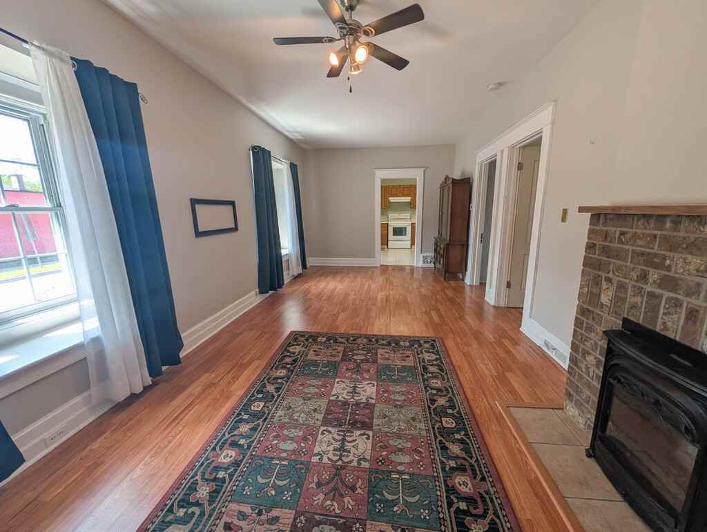 155 Lake St - Photo 4 of 21