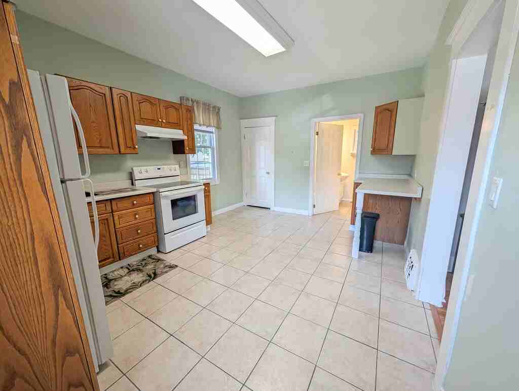 155 Lake St - Photo 5 of 21