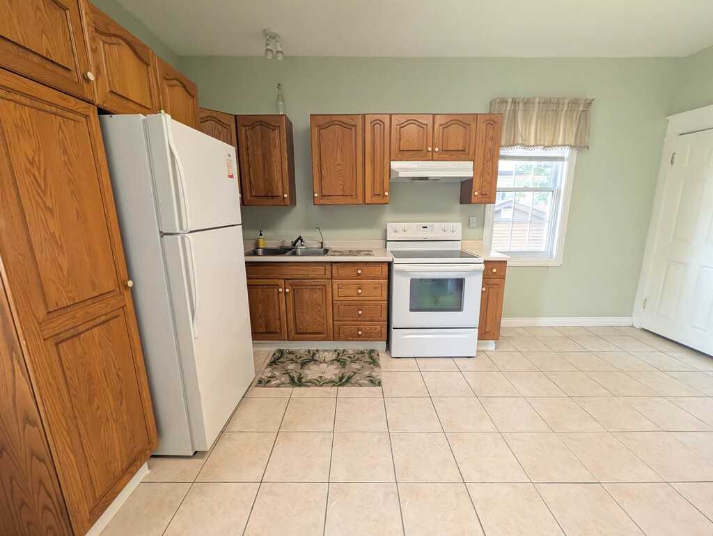 155 Lake St - Photo 6 of 21