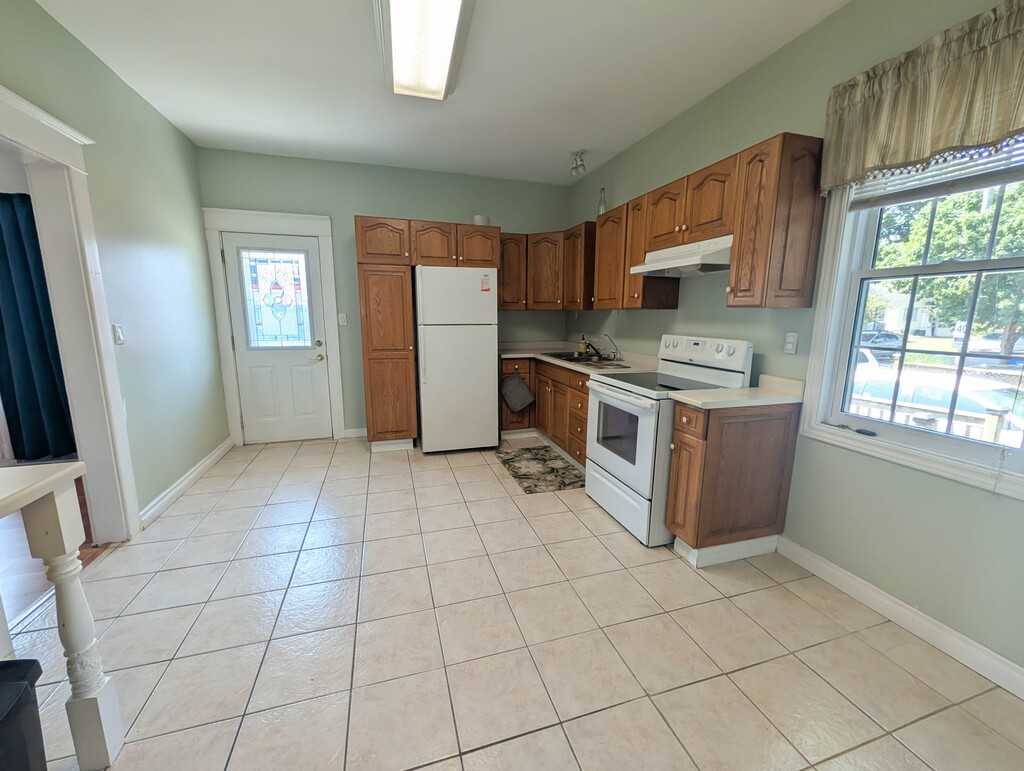 155 Lake St - Photo 7 of 21