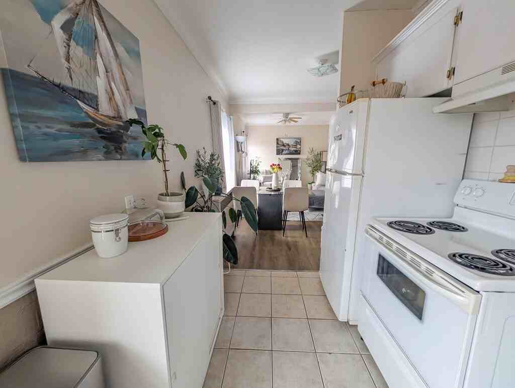 198 Burgar St - Photo 4 of 13