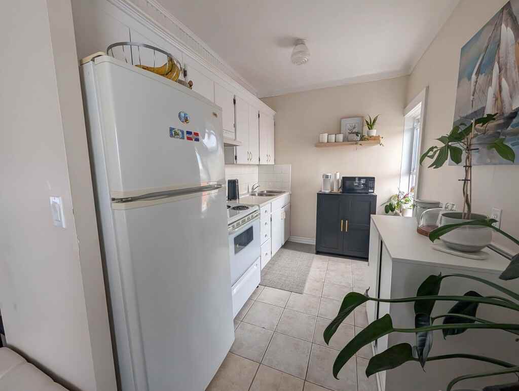 198 Burgar St - Photo 6 of 13