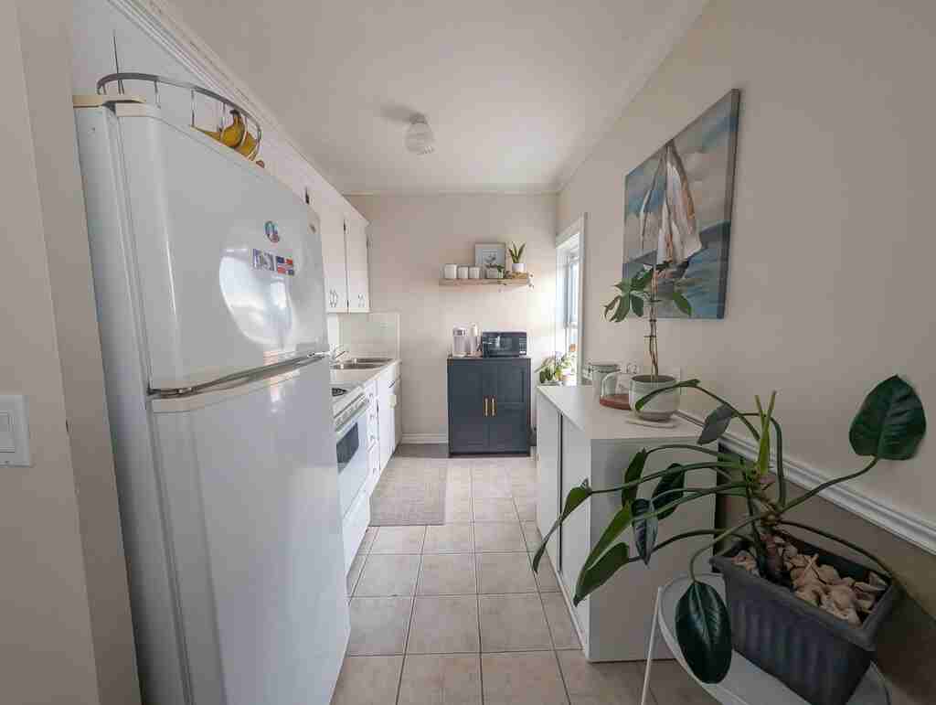 198 Burgar St - Photo 7 of 13