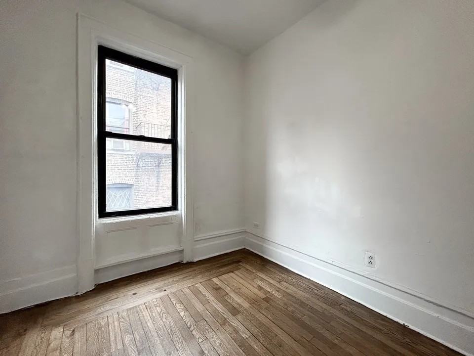3139 Broadway #24 - Photo 4 of 6