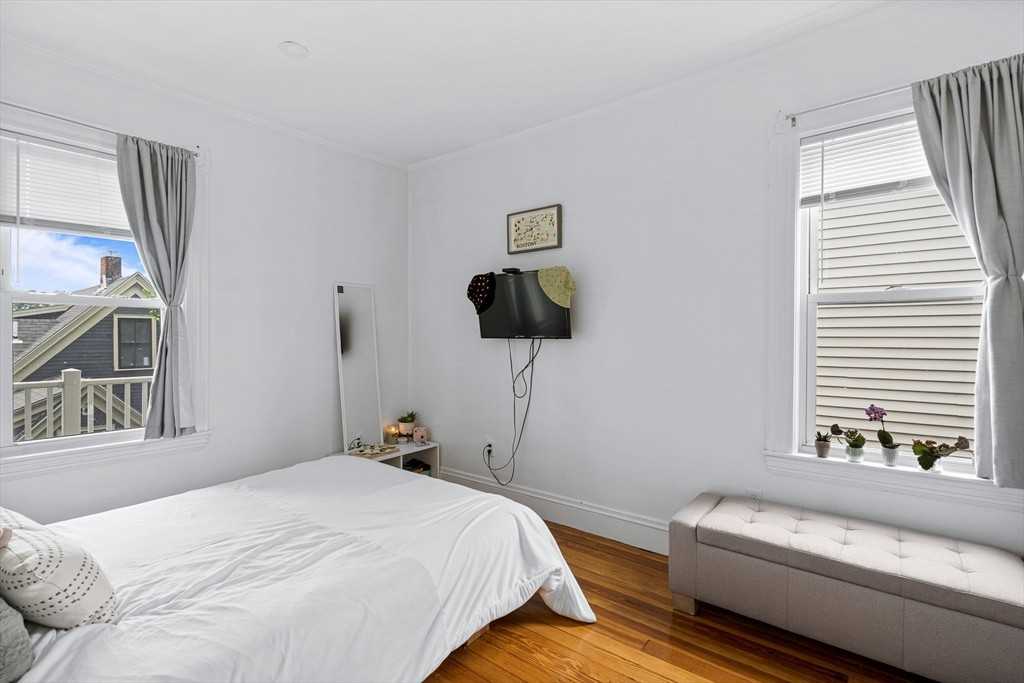 7 Hallam St #3 - Photo 3 of 9