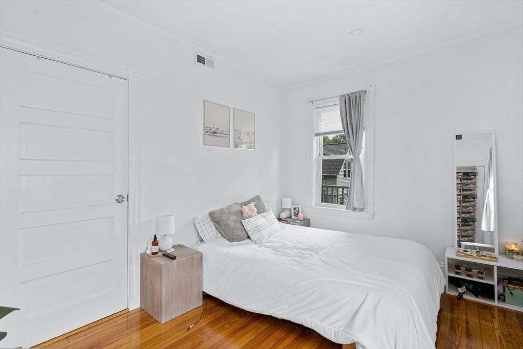 7 Hallam St #3 - Photo 4 of 9