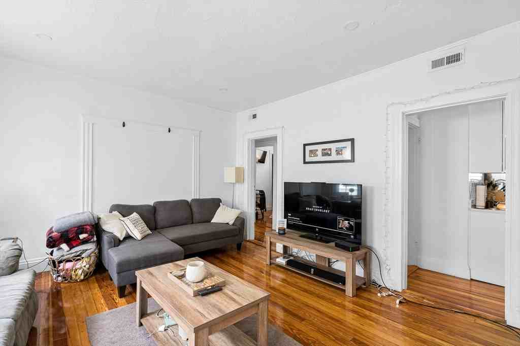7 Hallam St #3 - Photo 5 of 9