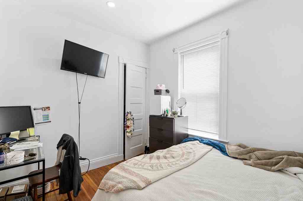 7 Hallam St #3 - Photo 7 of 9