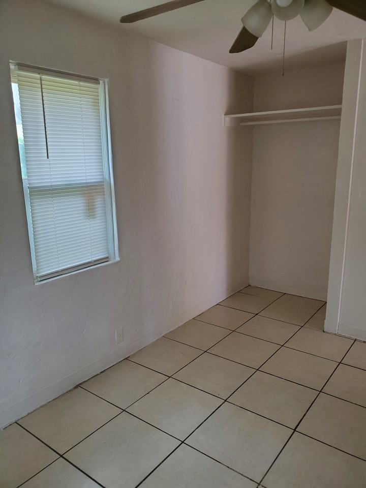 2595 50th Ave N #B3 - Photo 6 of 14