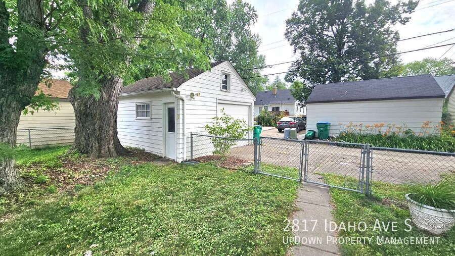 2817 Idaho Ave S - Photo 3 of 15