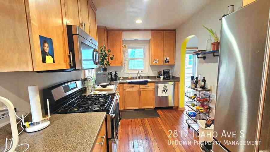 2817 Idaho Ave S - Photo 4 of 15