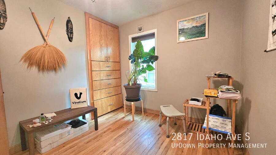2817 Idaho Ave S - Photo 6 of 15