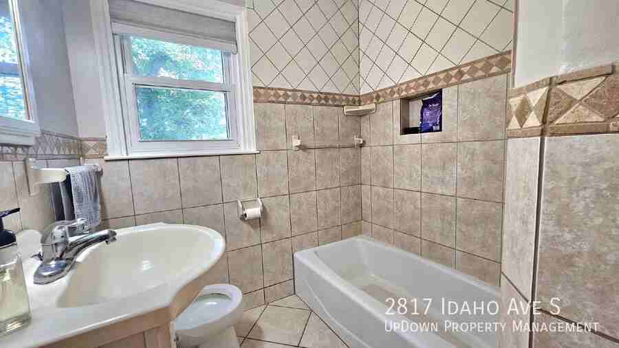 2817 Idaho Ave S - Photo 7 of 15