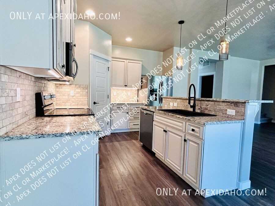 1354 E Argence St - Photo 5 of 35