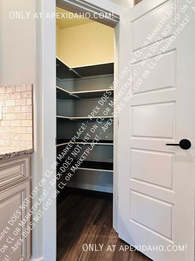 1354 E Argence St - Photo 6 of 35