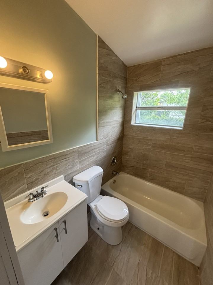 2911 NW 11th Pl - Photo 3 of 20