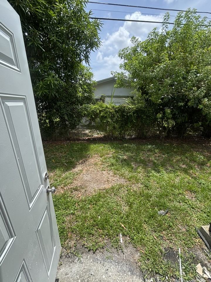 2911 NW 11th Pl - Photo 7 of 20