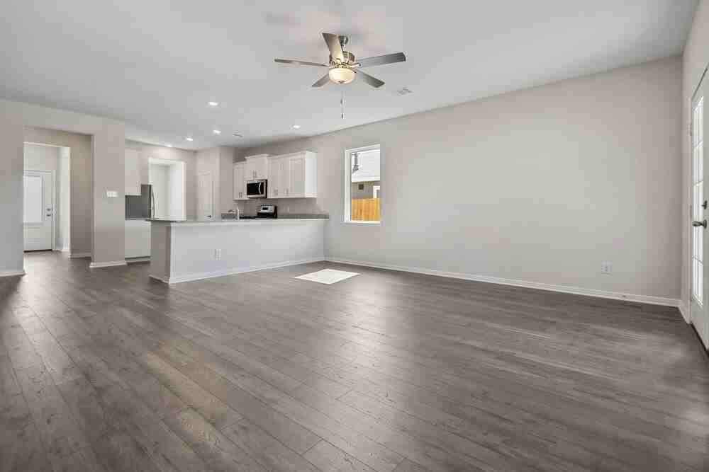 15647 Plum Brook Dr - Photo 7 of 19