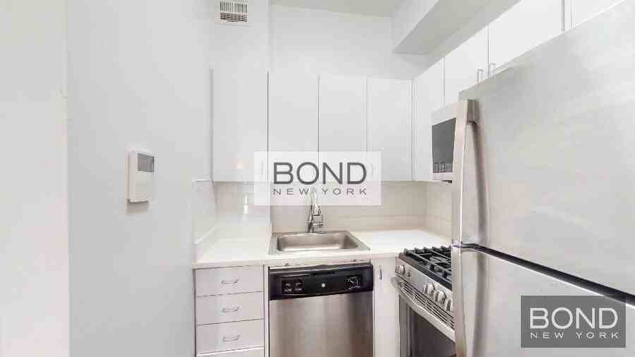 154 W 16th St #V4 - Photo 2 of 4